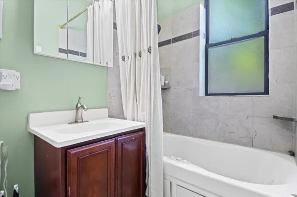 $575,000 | 5935 North Magnolia Avenue, Unit 1, Chicago, IL 60660