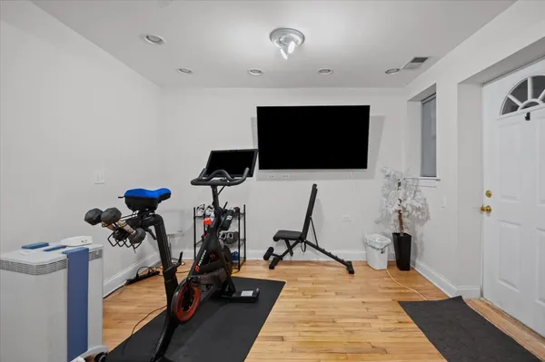 $575,000 | 5935 North Magnolia Avenue, Unit 1, Chicago, IL 60660