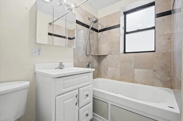 $575,000 | 5935 North Magnolia Avenue, Unit 1, Chicago, IL 60660