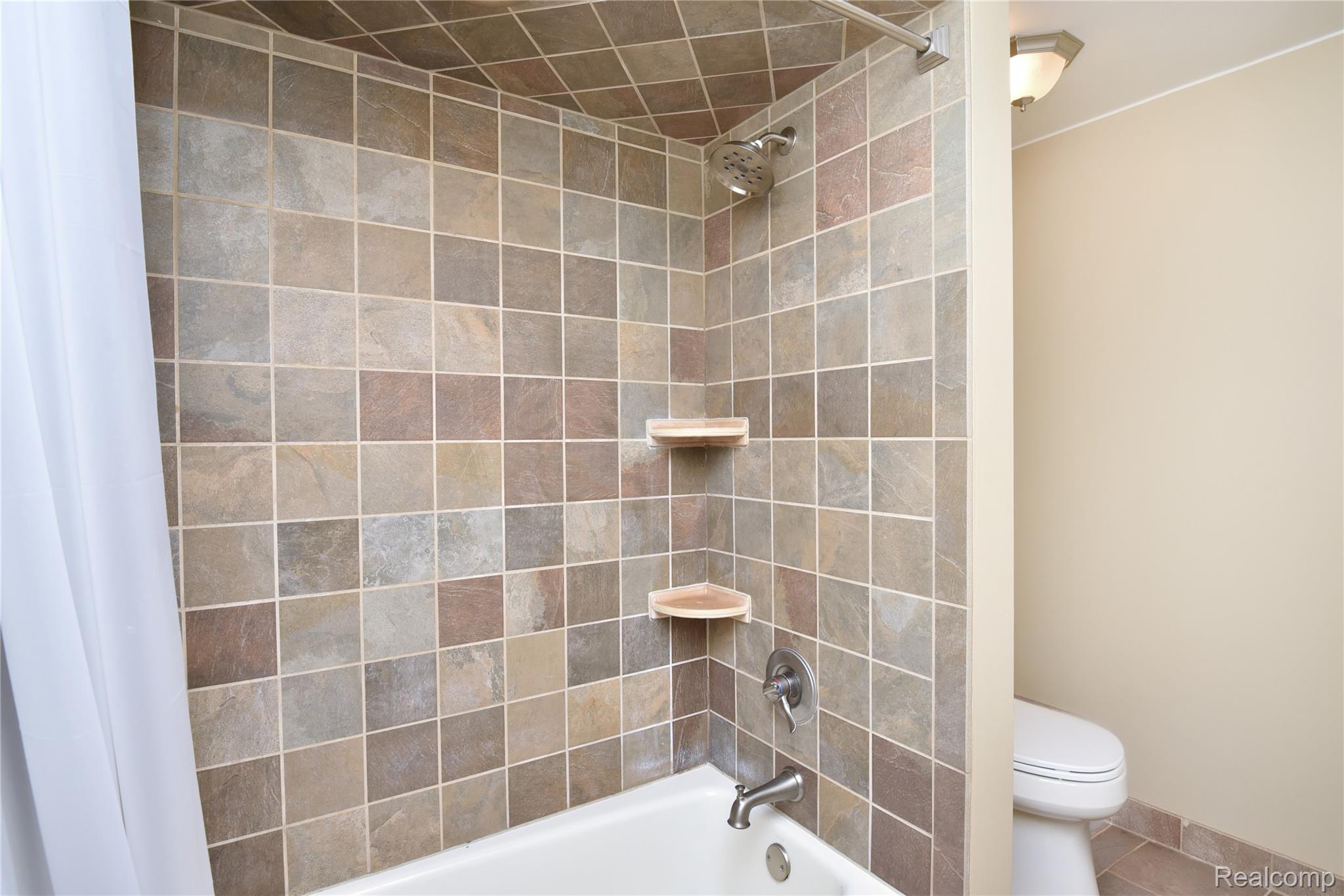 1325 Royal Crescent Street Rochester, MI 48306 - Photo 29 of 43 1325 Royal Crescent_28.jpg
