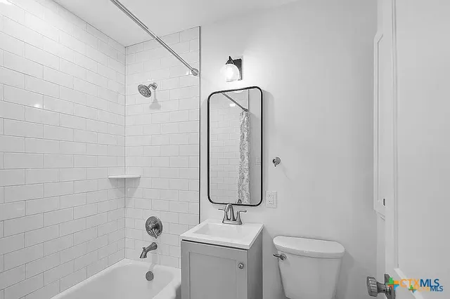 $483,900 | 101 East Loma Vista Avenue, Victoria, TX 77901