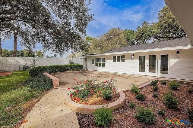 $483,900 | 101 East Loma Vista Avenue, Victoria, TX 77901