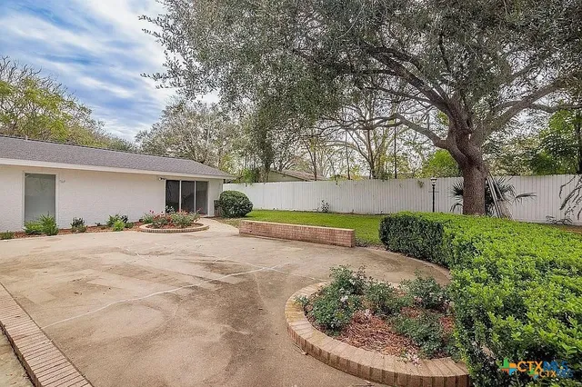 $483,900 | 101 East Loma Vista Avenue, Victoria, TX 77901