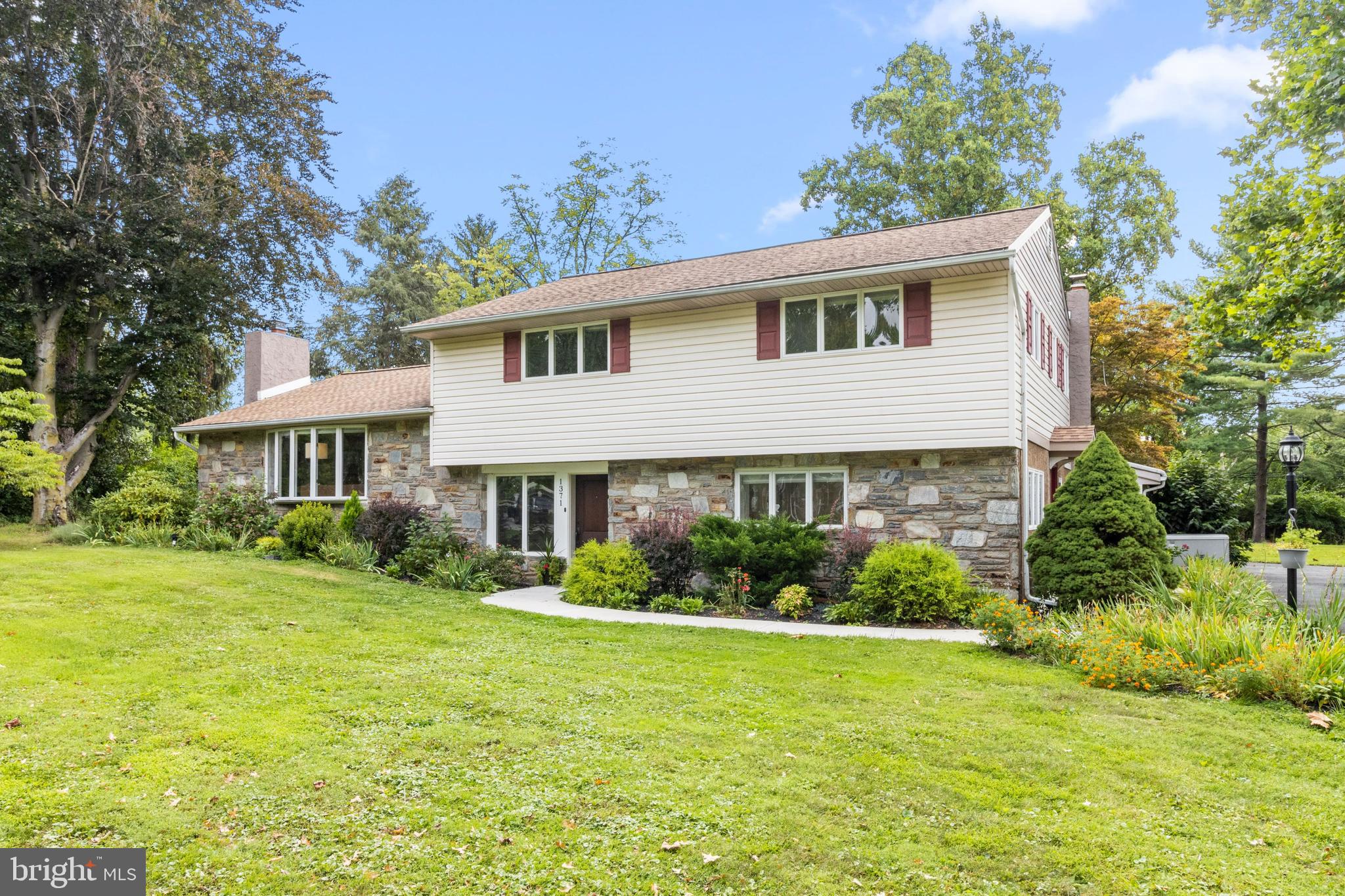 1371 Harris Road Dresher, PA 19025 - Photo 2 of 34 Gallery Image 2
