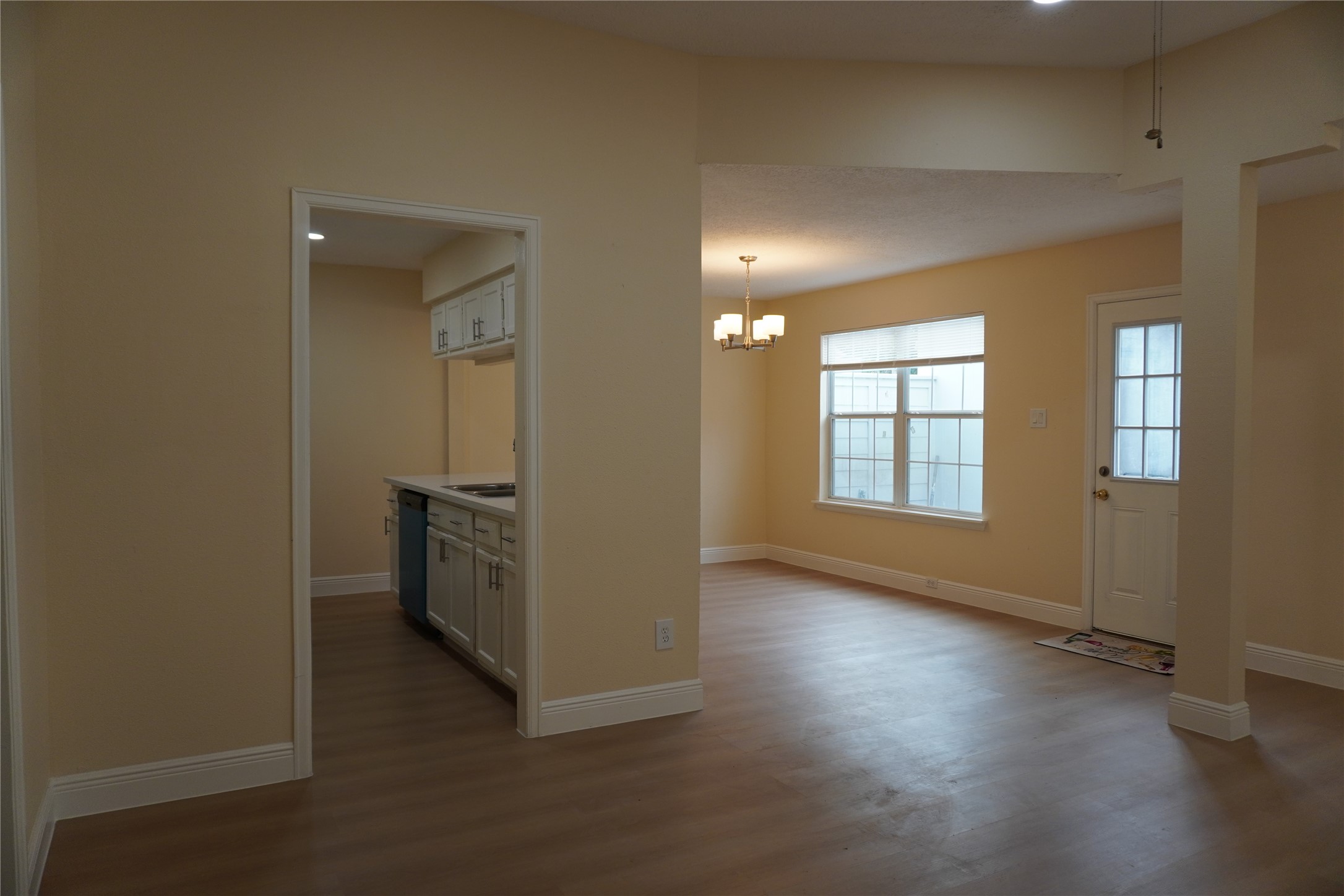 8207 Misty Ridge Lane Houston, TX 77071 - Photo 3 of 27