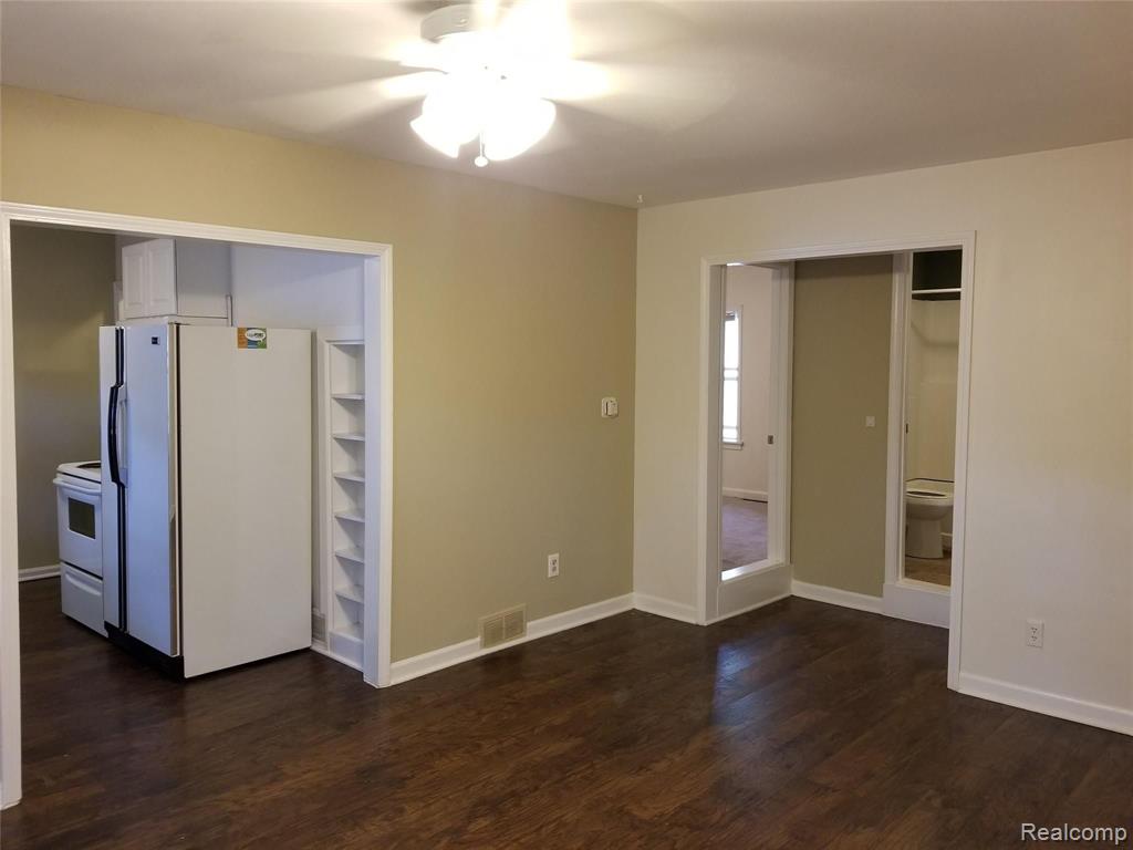 1410 South Hospital Road Waterford, MI 48327 - Photo 5 of 21