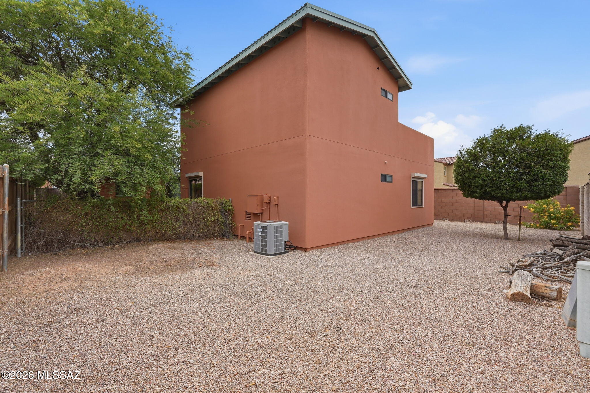 1125 East Kleindale Road Tucson, AZ 85719 - Photo 31 of 49 a view of a house with backyard