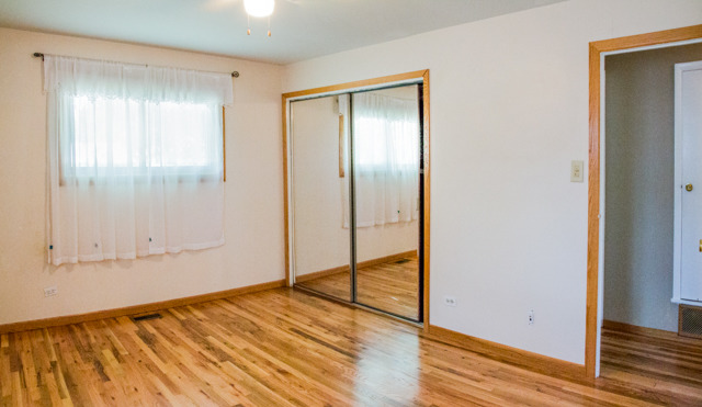1725 Kent Road Hoffman Estates, IL 60169 - Photo 11 of 25