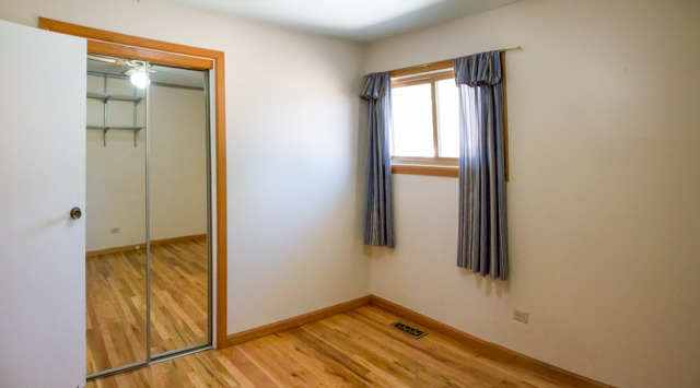 1725 Kent Road Hoffman Estates, IL 60169 - Photo 13 of 25