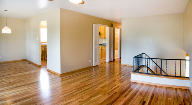 1725 Kent Road Hoffman Estates, IL 60169 - Photo 3 of 25