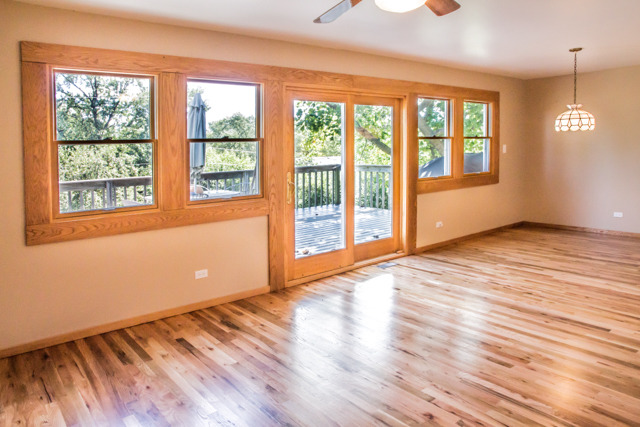 1725 Kent Road Hoffman Estates, IL 60169 - Photo 4 of 25