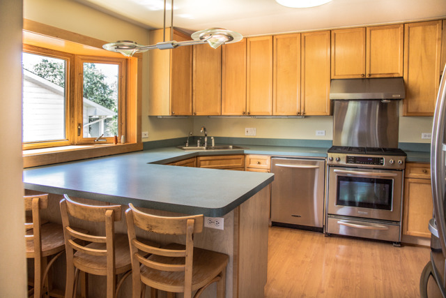 1725 Kent Road Hoffman Estates, IL 60169 - Photo 6 of 25