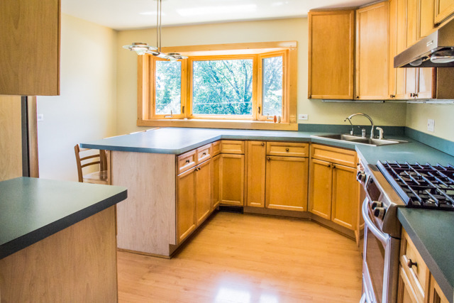 1725 Kent Road Hoffman Estates, IL 60169 - Photo 7 of 25