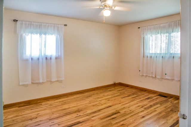 1725 Kent Road Hoffman Estates, IL 60169 - Photo 9 of 25