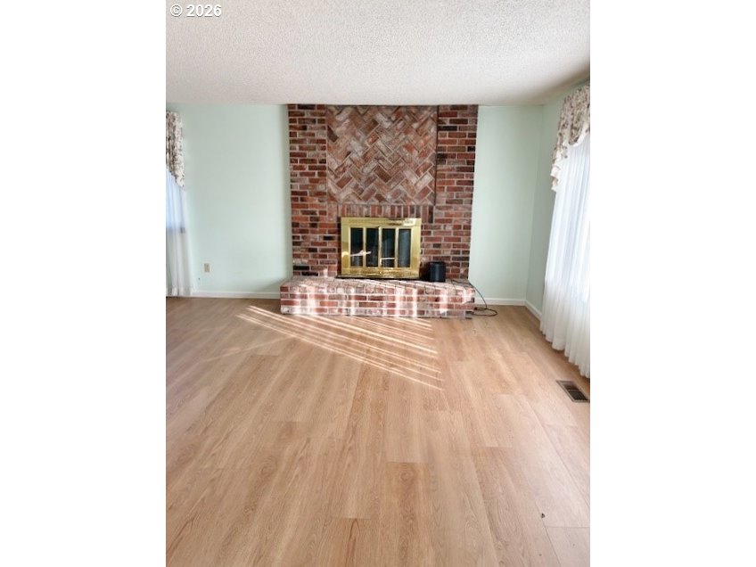 4297 Southwest Runnion Court Pendleton, OR 97801 - Photo 4 of 28