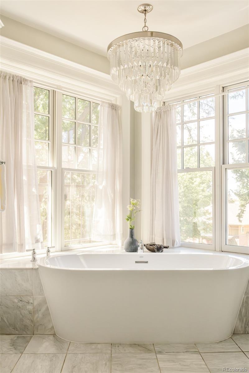 680 North Clarkson Street Denver, CO 80218 - Photo 26 of 39 a bathroom with bathtub and window