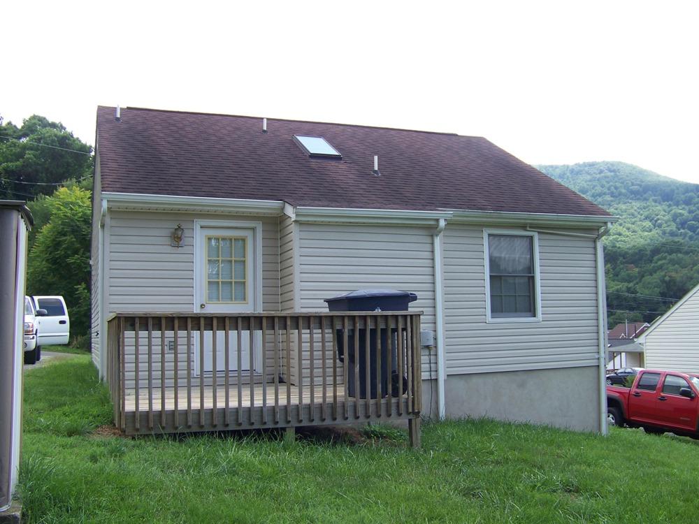 1422 Eanes Road Roanoke, VA 24014 - Photo 2 of 5 a front view of a house with a garden