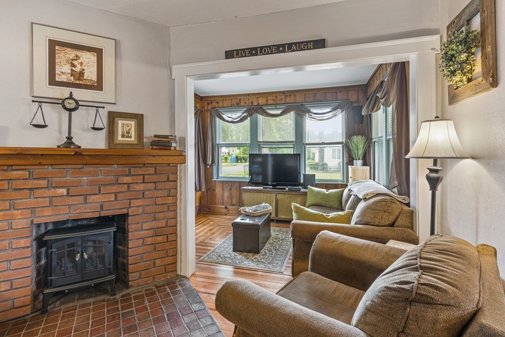 58 Webber Street Springfield, MA 01108 - Photo 4 of 17