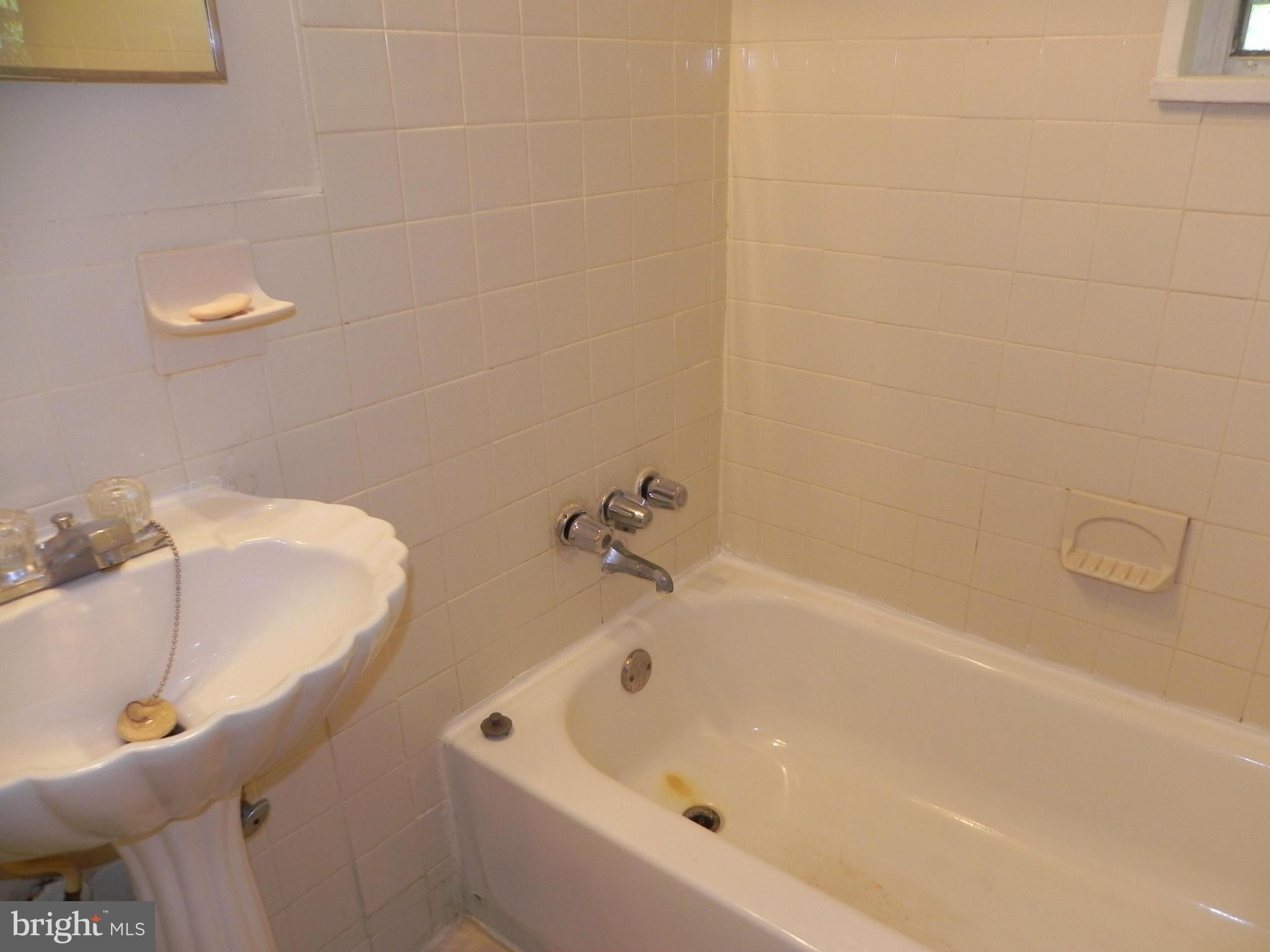 1829 Ray Leonard Road Landover, MD 20785 - Photo 8 of 21 Bath