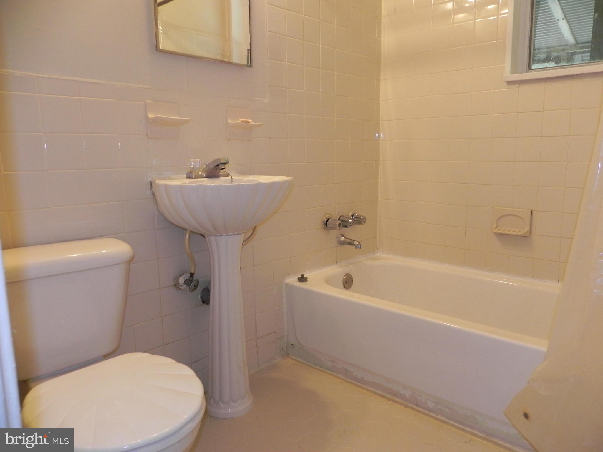 1829 Ray Leonard Road Landover, MD 20785 - Photo 9 of 21 Bath