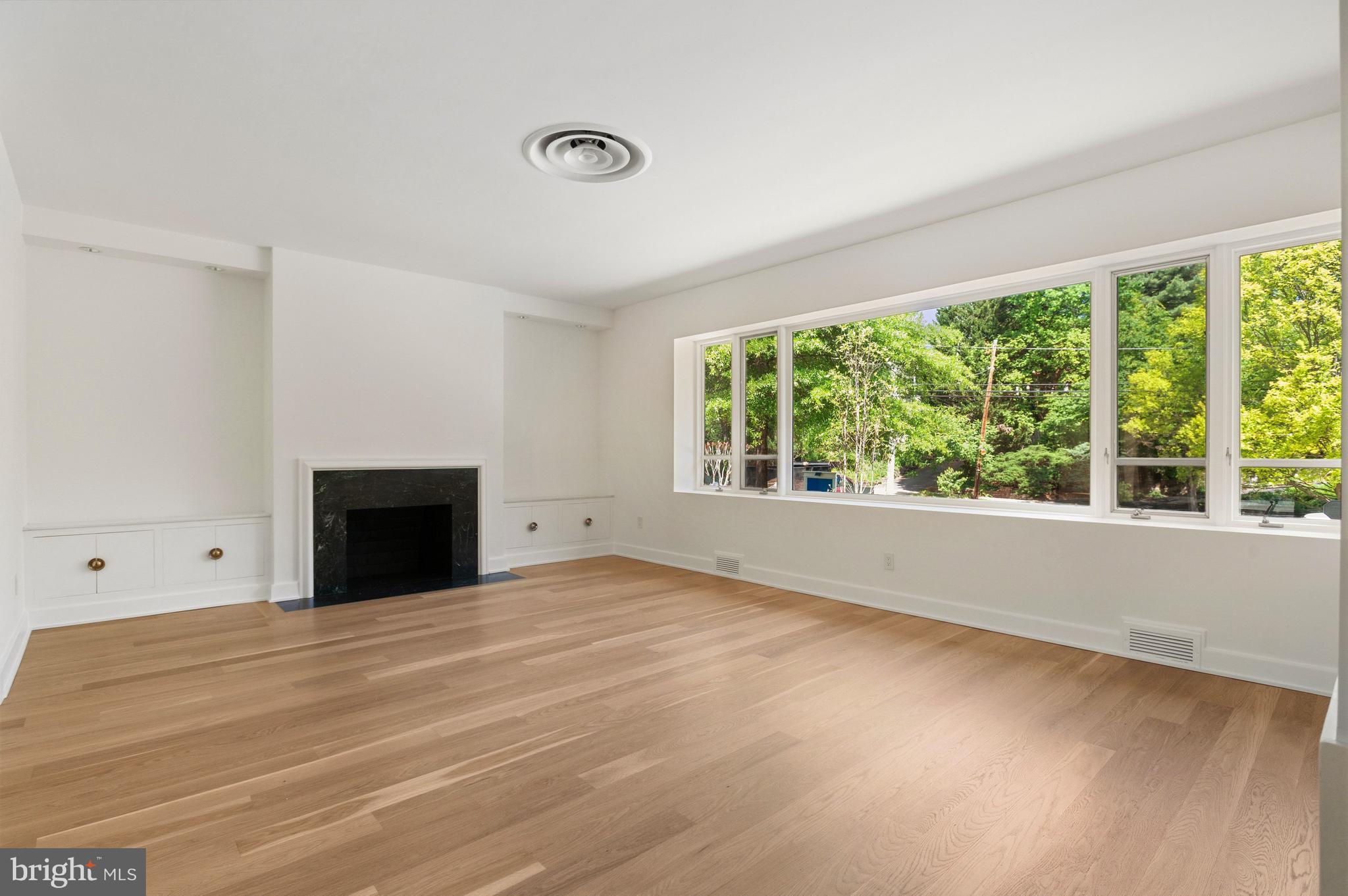 2920 Albemarle Street Northwest Washington, DC 20008 - Photo 5 of 49 Living Room