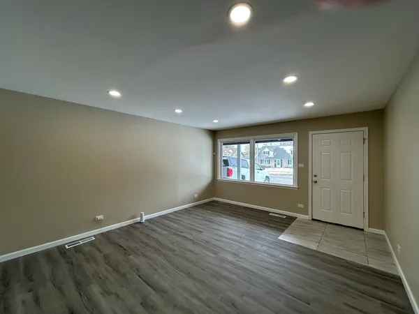 $2,500 | 176 Craig Drive West, Chicago Heights, IL 60411