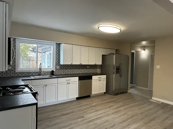 $2,500 | 176 Craig Drive West, Chicago Heights, IL 60411