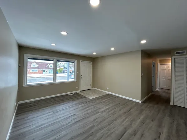 $2,500 | 176 Craig Drive West, Chicago Heights, IL 60411