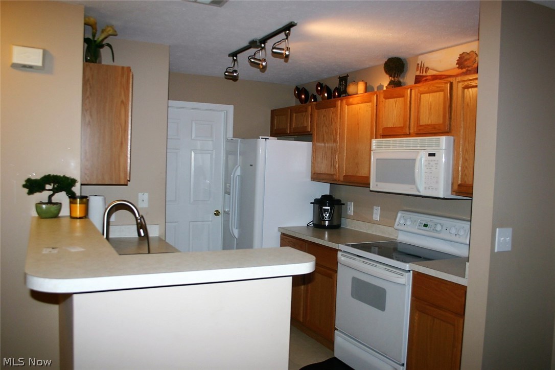 29814 Center Ridge Road Westlake, OH 44145 - Photo 3 of 20 Gallery Image 3