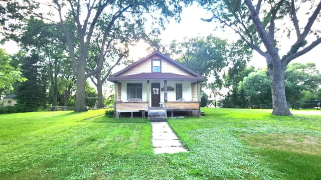 $200,000 | 801 Summit Avenue, St. Paul Park, MN 55071