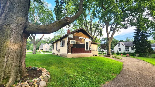 $200,000 | 801 Summit Avenue, St. Paul Park, MN 55071