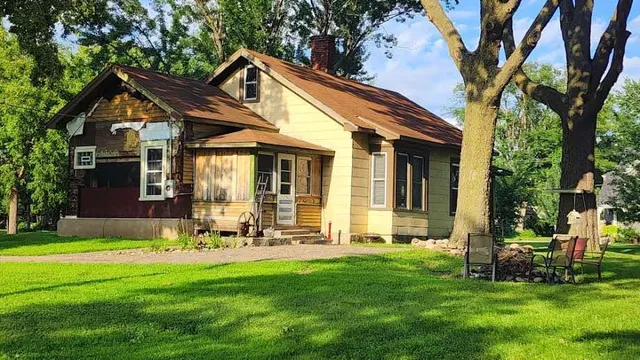 $200,000 | 801 Summit Avenue, St. Paul Park, MN 55071