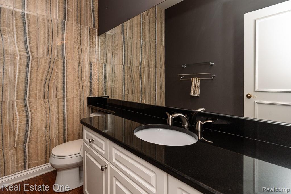 5575 Murfield Drive Rochester, MI 48306 - Photo 17 of 53 Half Bath