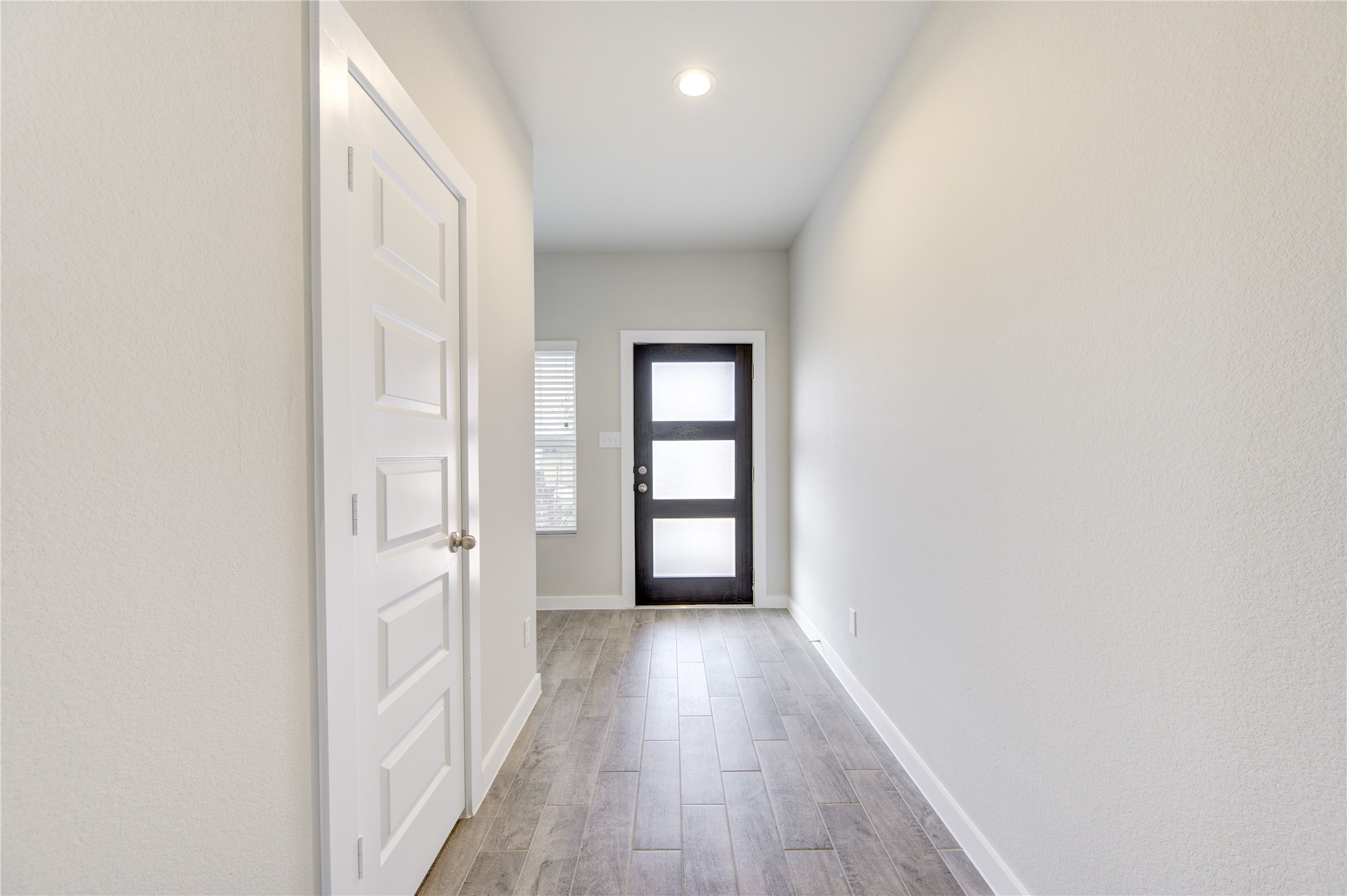 2623 Finley Lane Rosenberg, TX 77471 - Photo 5 of 49 a view of a hallway with wooden floor