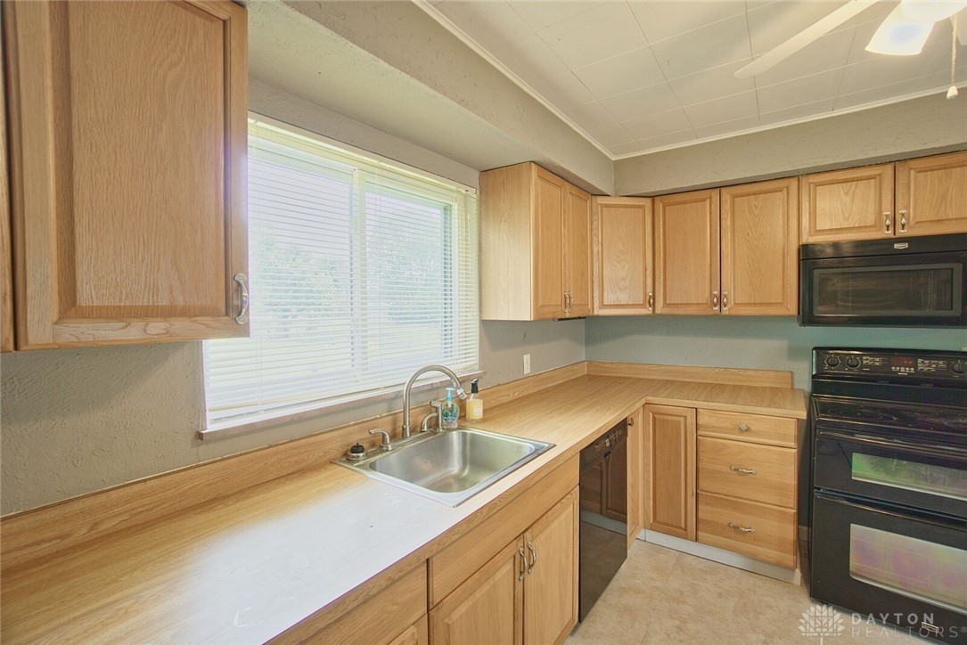 3913 Kemp Road Beavercreek, OH 45431 - Photo 9 of 27
