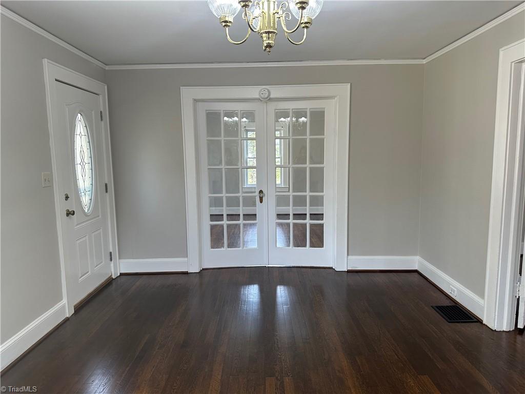 5418 Old Rural Hall Road Winston-Salem, NC 27105 - Photo 16 of 36 Living room
