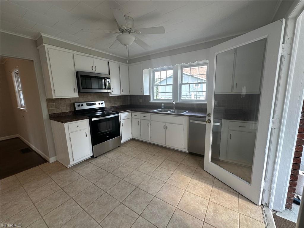 5418 Old Rural Hall Road Winston-Salem, NC 27105 - Photo 8 of 36 Kitchen with all new SS appliances