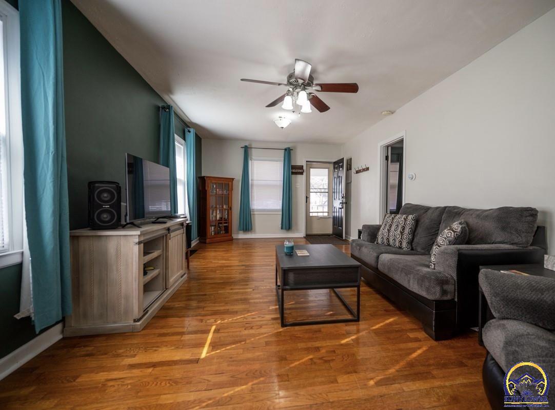 1164 Southwest MacVicar Avenue Topeka, KS 66604 - Photo 2 of 24