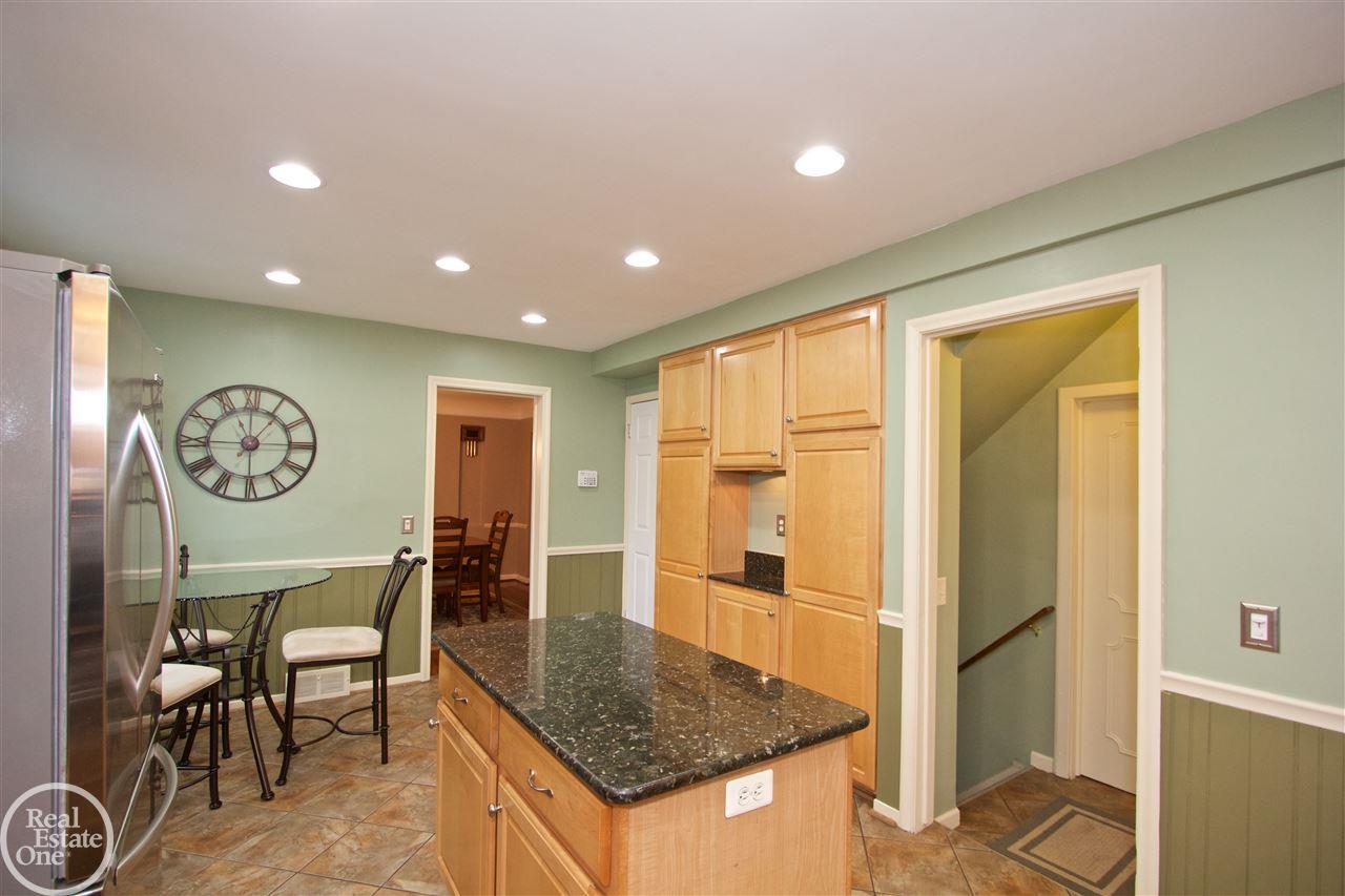 974 North Renaud Road Grosse Pointe, MI 48236 - Photo 25 of 50 31340709-24.JPG