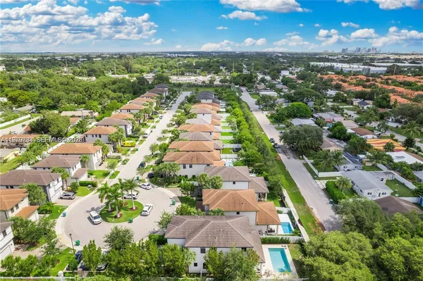 $6,000 | 4980 Whispering Way, Dania Beach, FL 33312