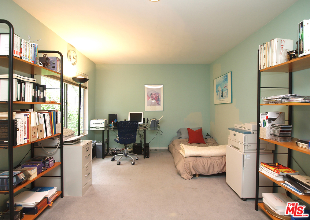 507 West Rustic Road Santa Monica, CA 90402 - Photo 13 of 32 a livingroom with workspace and a couch