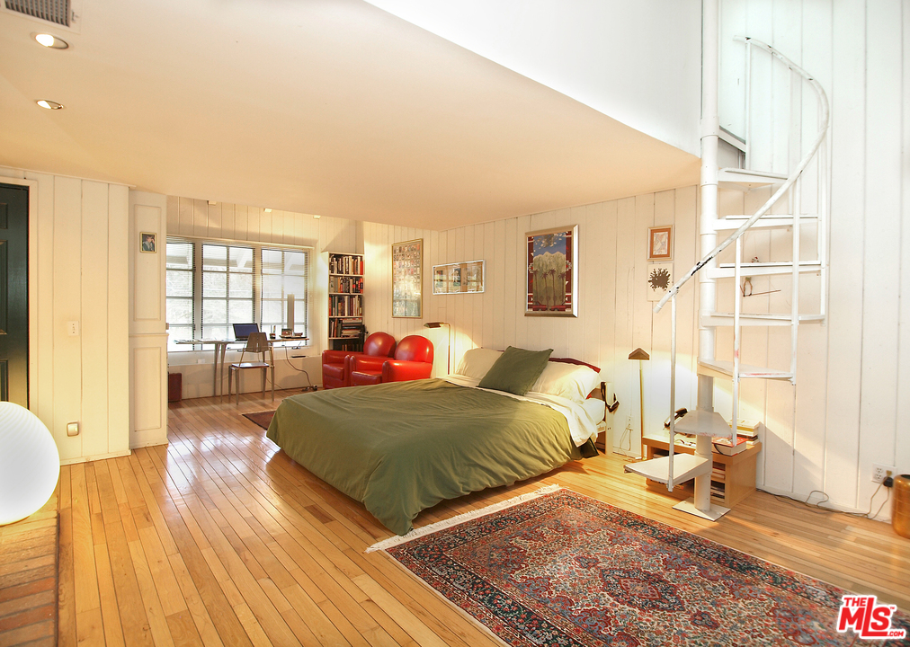 507 West Rustic Road Santa Monica, CA 90402 - Photo 15 of 32 a bedroom with double bed and a wooden floor