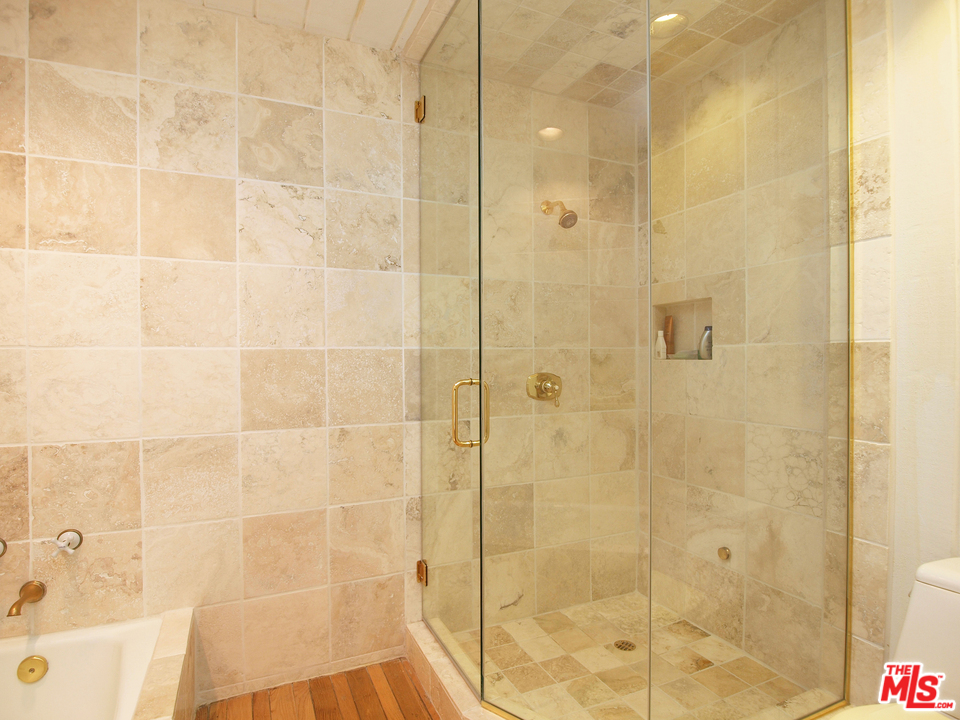507 West Rustic Road Santa Monica, CA 90402 - Photo 20 of 32 a bathroom with a shower
