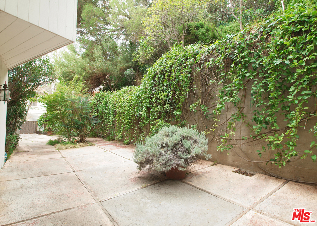 507 West Rustic Road Santa Monica, CA 90402 - Photo 23 of 32