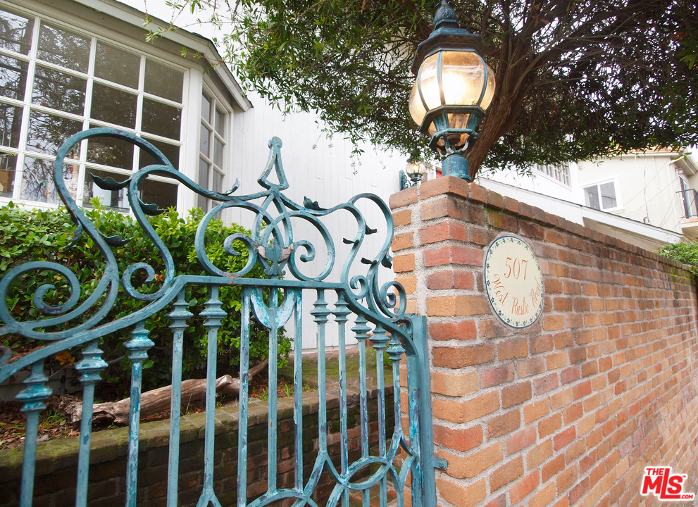 507 West Rustic Road Santa Monica, CA 90402 - Photo 30 of 32