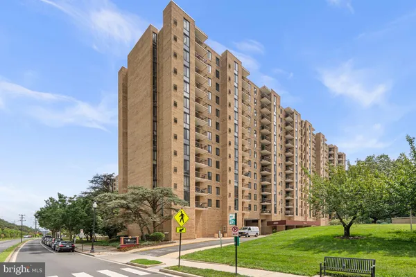 $300,000 | 4500 South Four Mile Run Drive, Unit 1122, Arlington, VA 22204