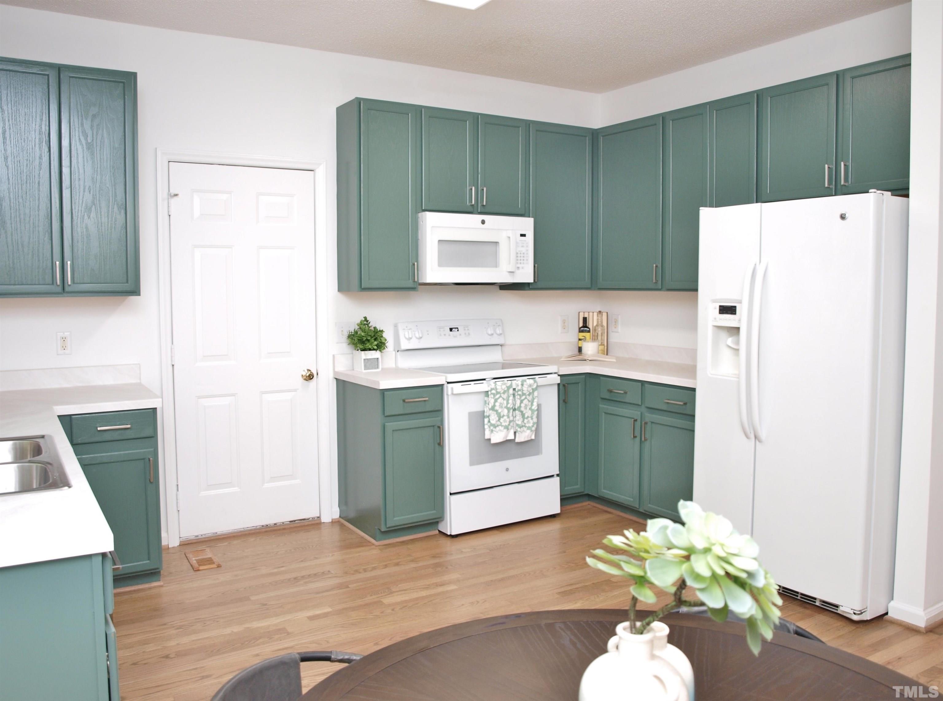 8724 Springhouse Lane Raleigh, NC 27617 - Photo 5 of 21 Gallery Image 5