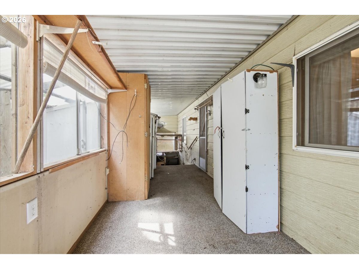 5422 Portland Road Northeast, Unit 104 Salem, OR 97305 - Photo 27 of 40 Porch, Screened in