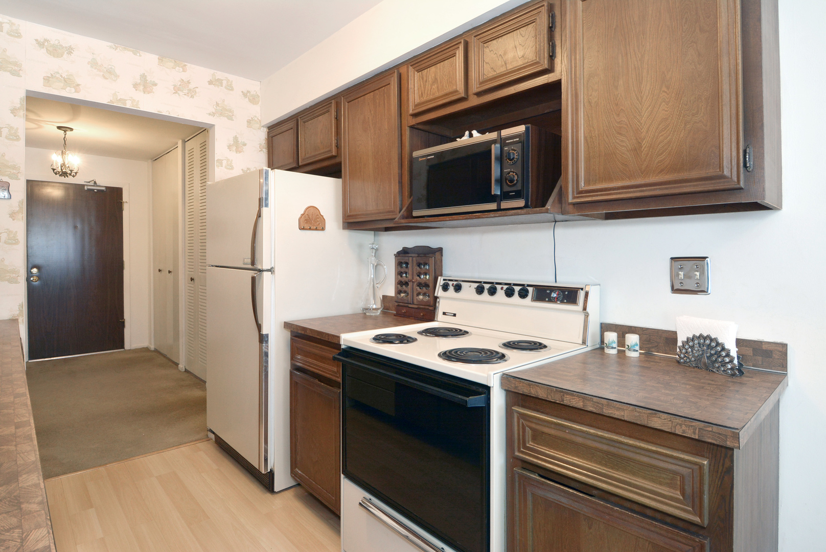 625 West Huntington Commons Road, Unit 205 Mount Prospect, IL 60056 - Photo 11 of 28 Gallery Image 11