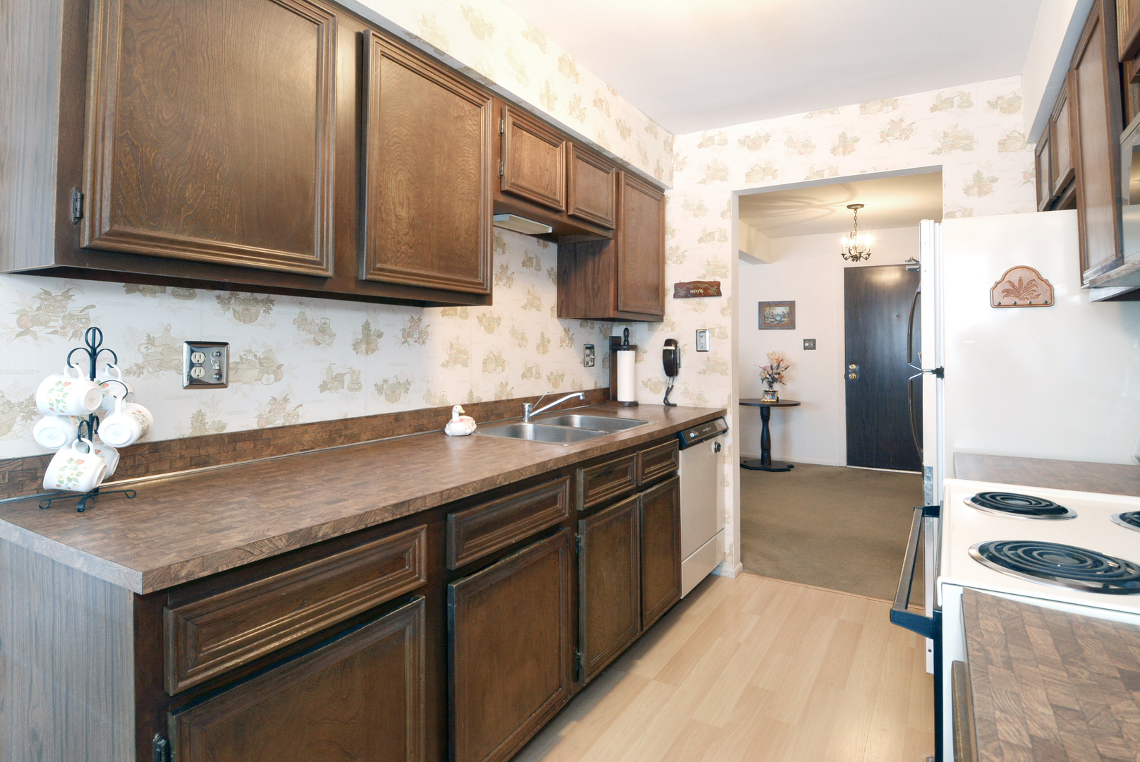 625 West Huntington Commons Road, Unit 205 Mount Prospect, IL 60056 - Photo 12 of 28 Gallery Image 12